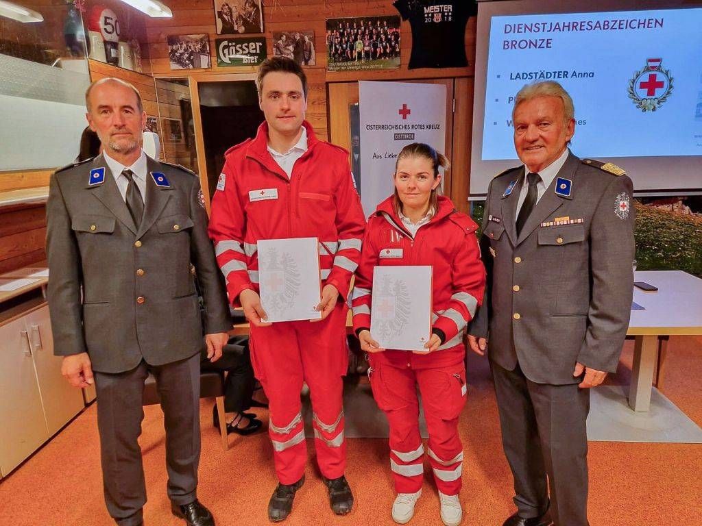 Referent f&uuml;r Bauwesen Martin Valtiner, Johannes Wibmer, Anna Ladst&auml;dter Bezirksstellenleiter und Vizepr&auml;sident Rotes Kreuz Tirol Egon Kleinlercher, Fotos: &Ouml;RKMatrei