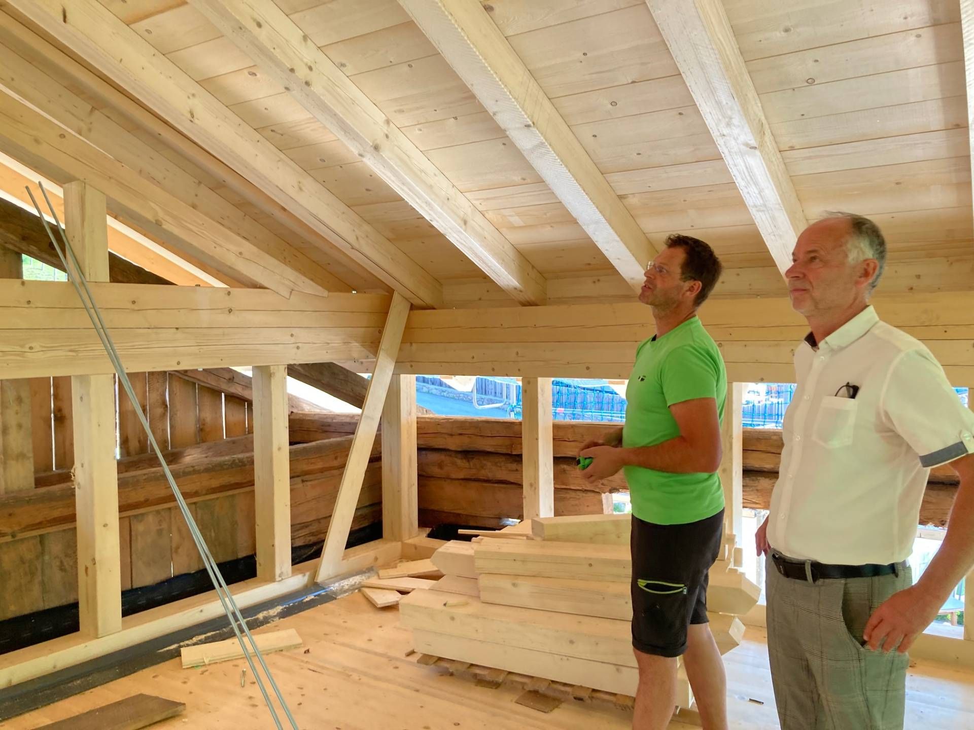 Neue und traditionelle Bauweisen erg&auml;nzen sich. Foto: Stangl