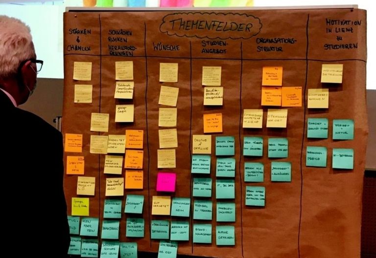 Kreativworkshop diskutiert Neupositionierung des Uni-Standortes Lienz 