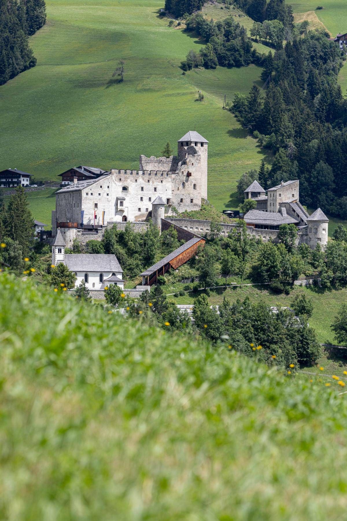 Burg Heinfels Foto: Peter Leiter