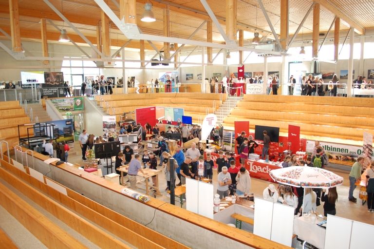 500 Jugendliche bei Berufs-Festival in RGO Arena