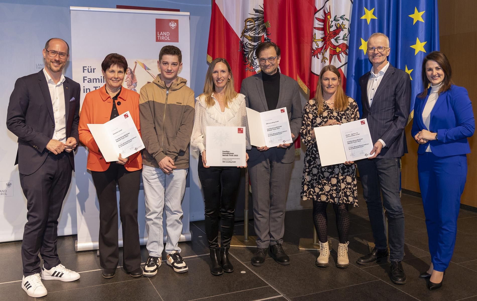 Die Top-3-Platzierten der Kategorie "Privates Wirtschaftsunternehmen bis 20 MitarbeiterInnen". Foto: Land Tirol/Die Fotografen