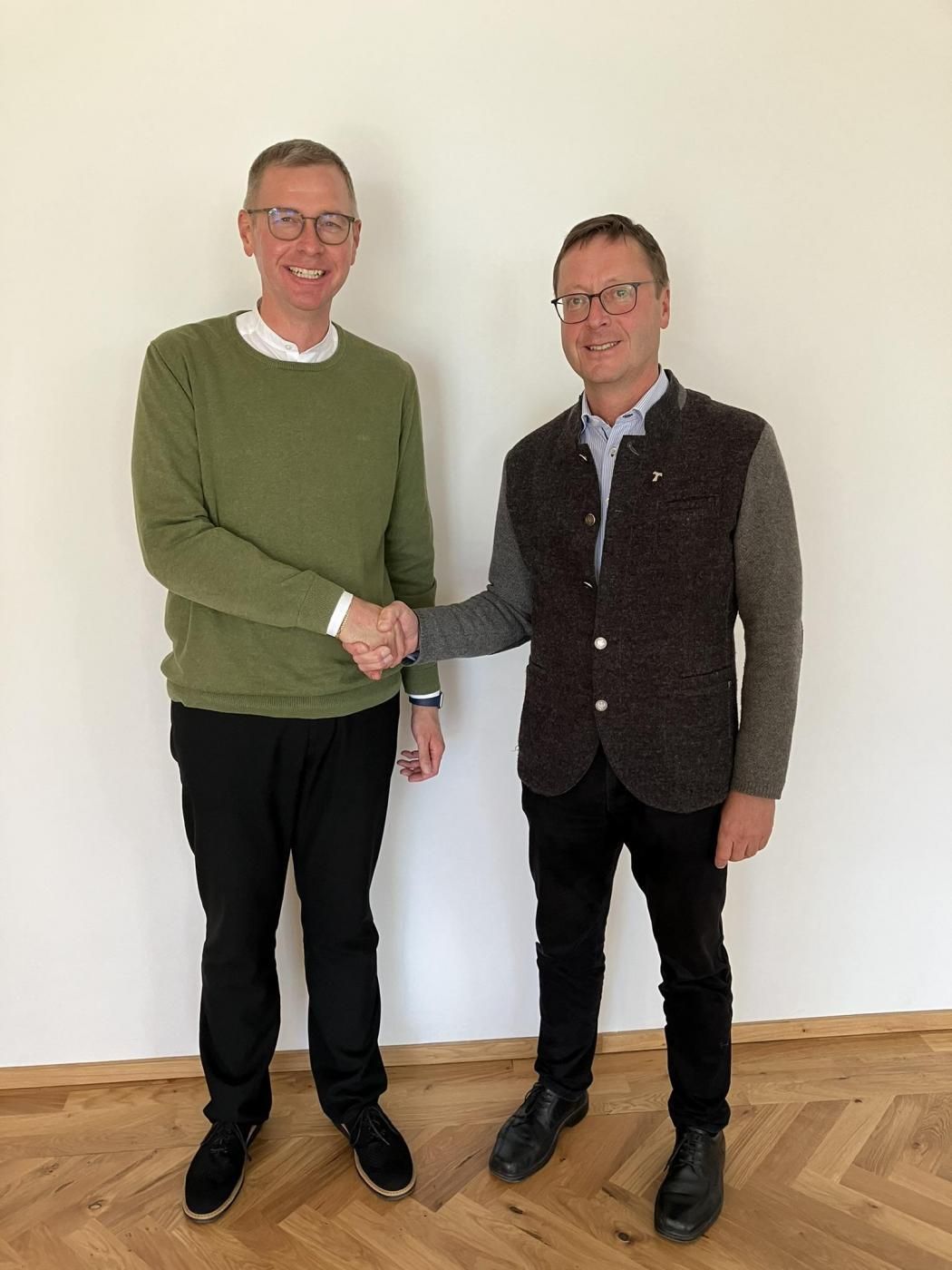 Christian Breunig und Dekan Franz Troyer nach der Neuwahl. Foto: Dekanat Lienz