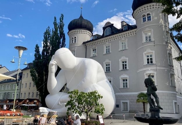 &bdquo;The Man&ldquo; denkt am Hauptplatz