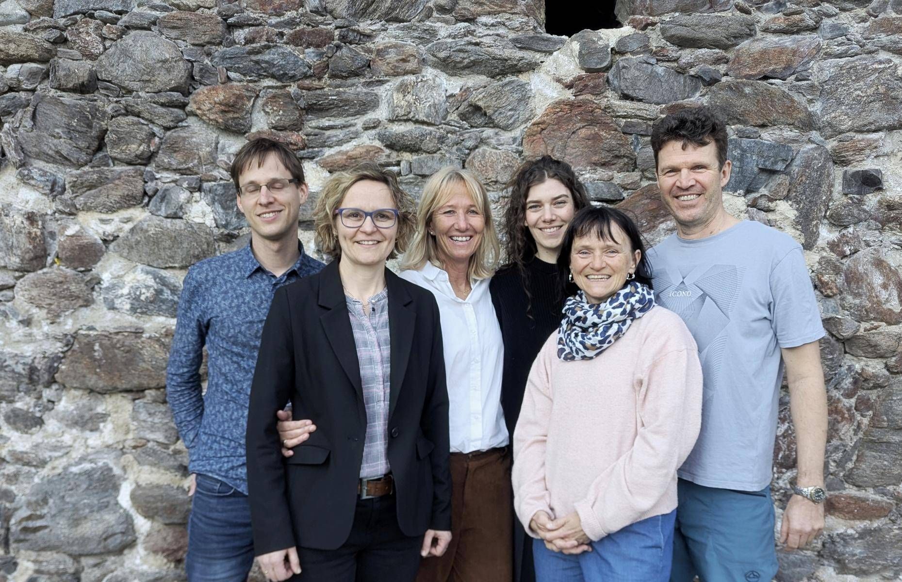 Foto BORG LehrerInnen (vl.):  Simon Winder, Maria Wendlinger, Claudia Planegger, Natalie Istenich, Karin Neumeister, Michael Ploner   Foto: Knorr