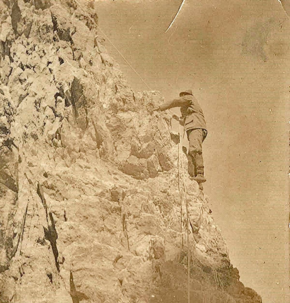 Aufstieg auf die F&uuml;nffingerspitze/S&uuml;dtiroler Dolomiten, 1900 (Fotografin: Annie Smith Peck)