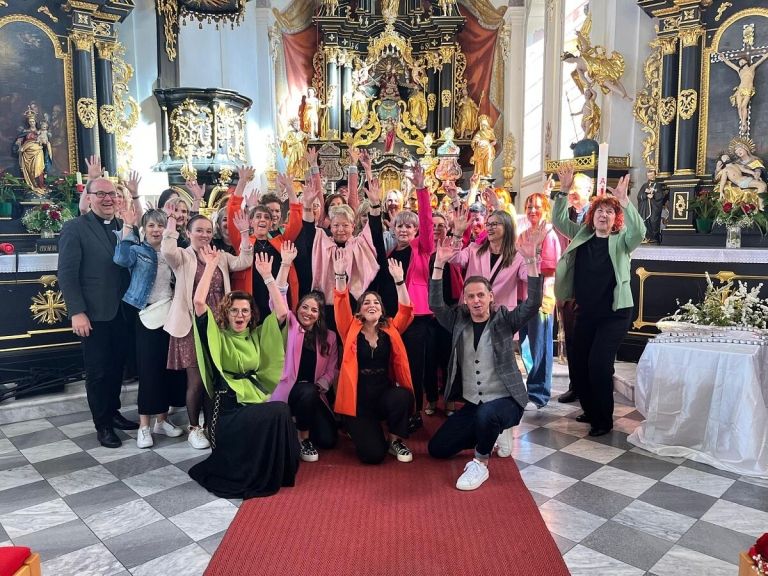 Bischof Glettler w&uuml;rdigt Friseurinnen als Zuh&ouml;rende 